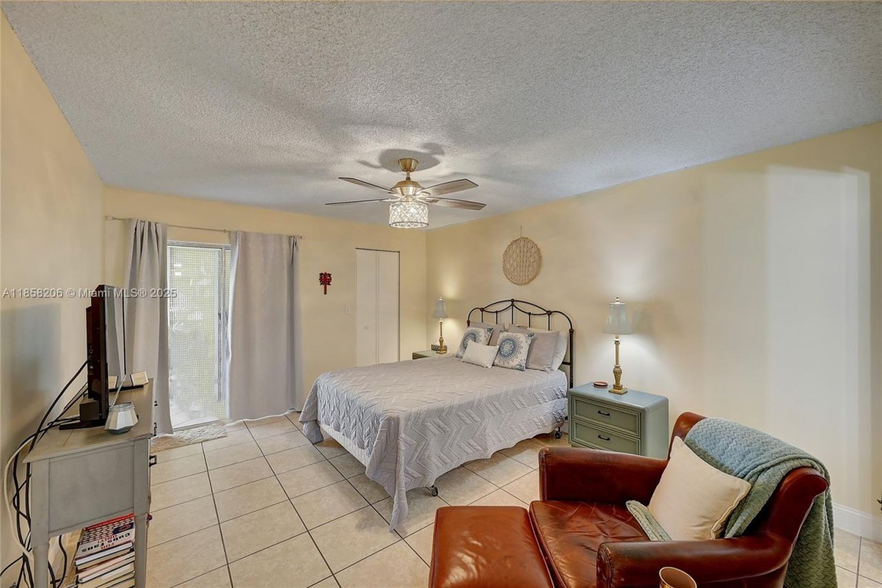 3186 Via Poinciana, Unit 203, Lake Worth, FL 33467 Photo