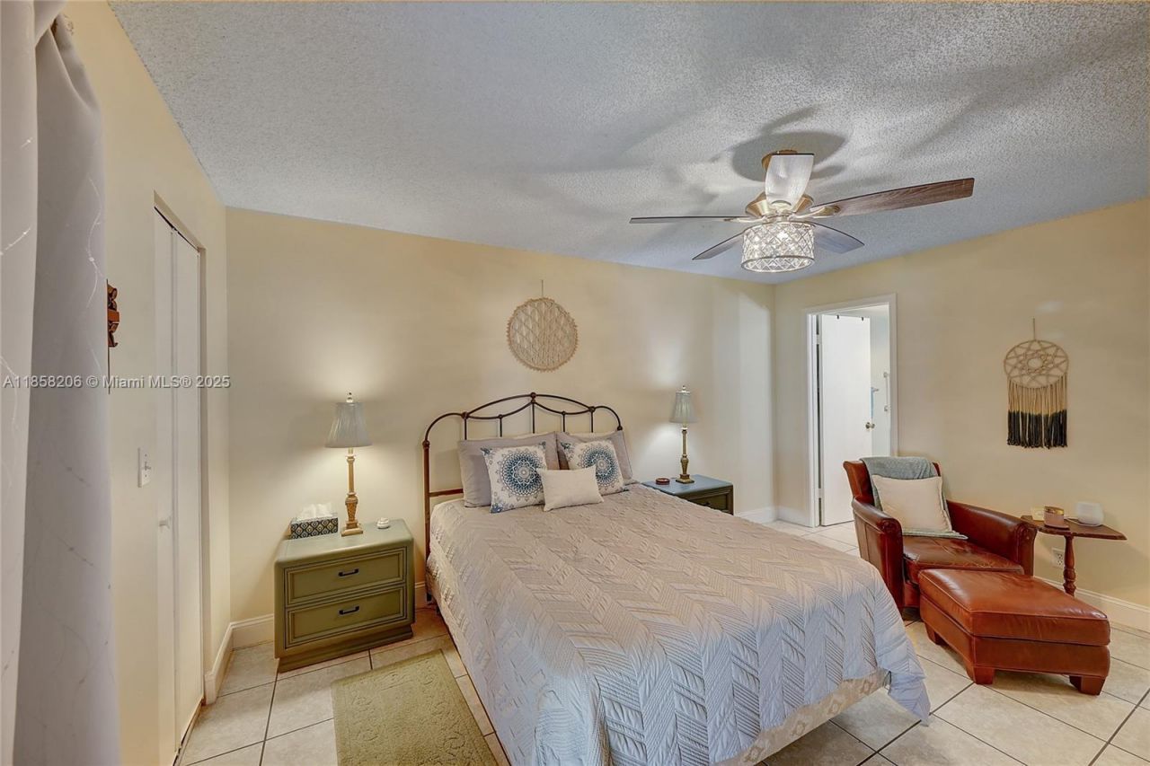 3186 Via Poinciana, Unit 203, Lake Worth, FL 33467 Photo