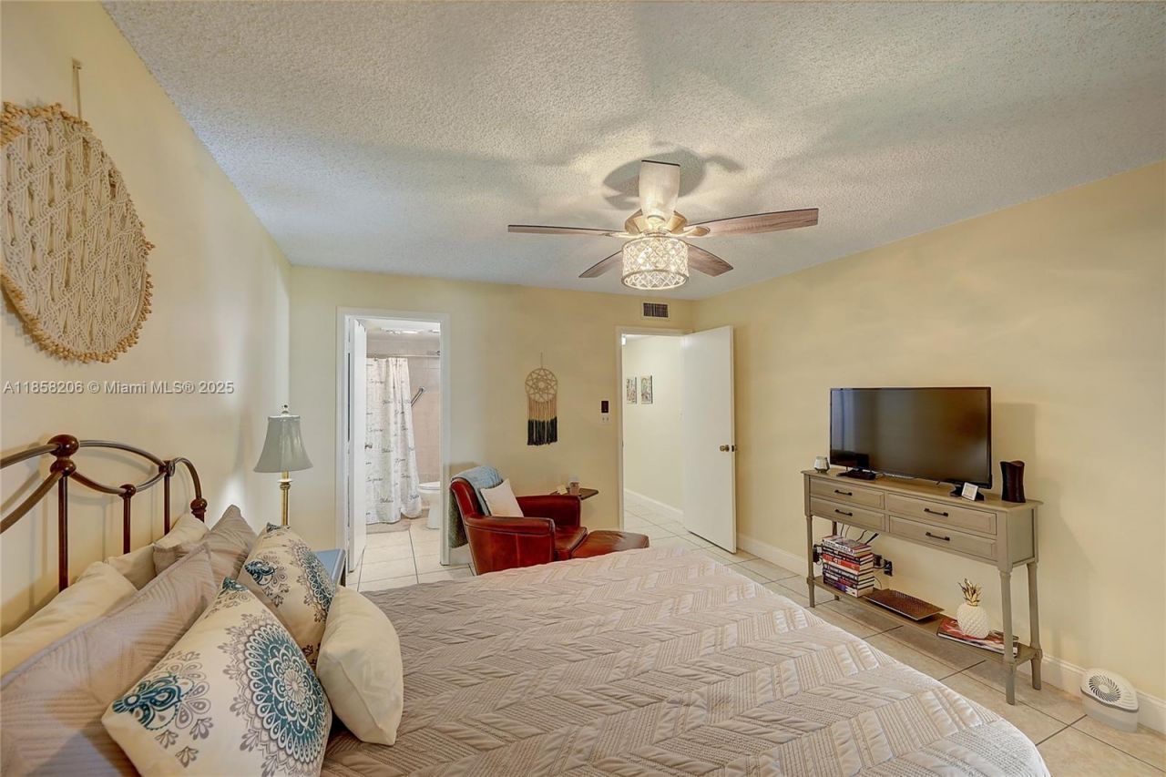 3186 Via Poinciana, Unit 203, Lake Worth, FL 33467 Photo