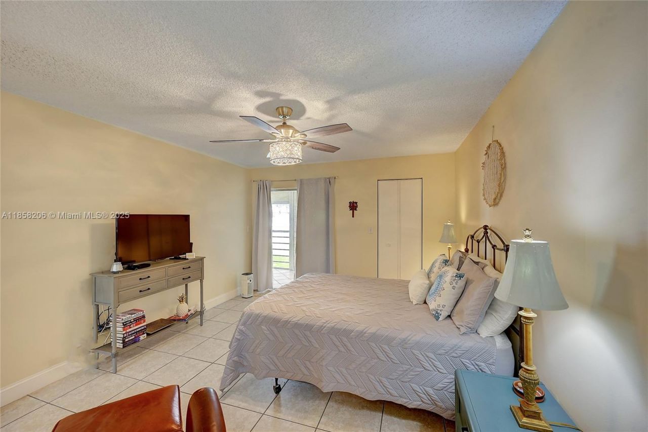 3186 Via Poinciana, Unit 203, Lake Worth, FL 33467 Photo