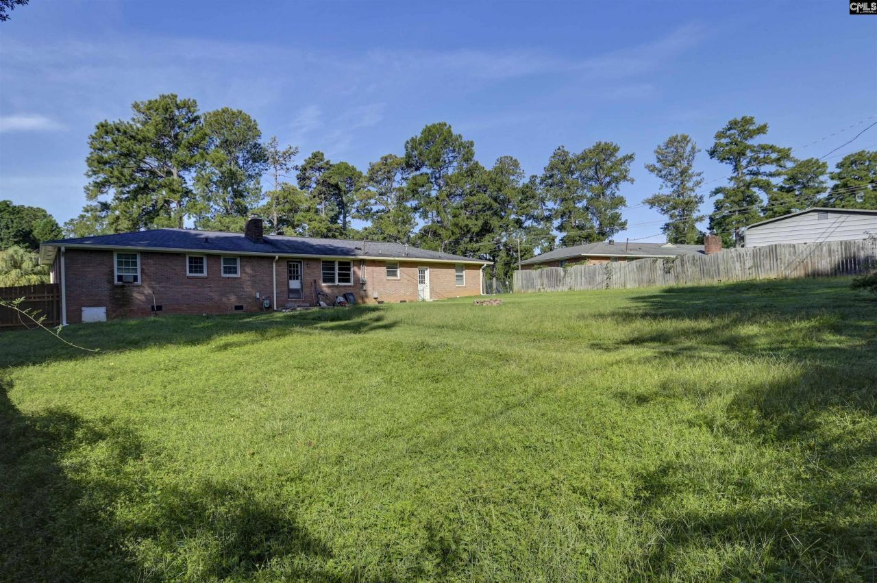 906 Brantley Street Photo 4