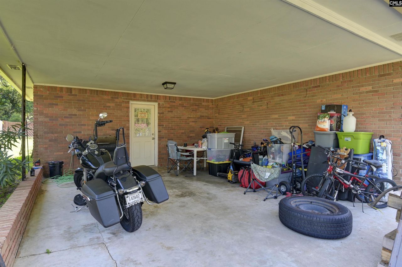 906 Brantley Street Photo 9