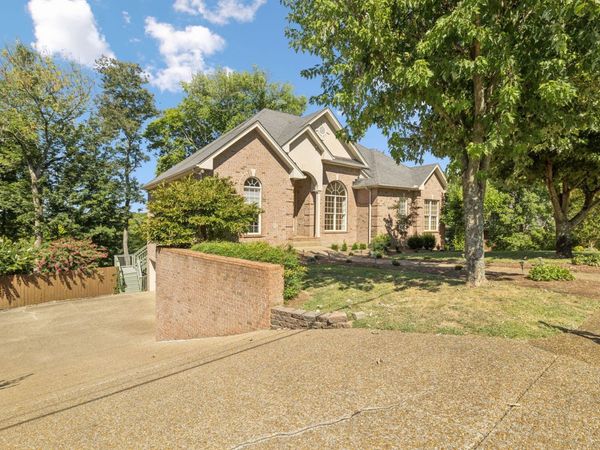 176 Spy Glass Way, Hendersonville, TN 37075
