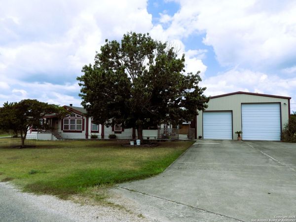 460 Faurie Lane, Lakehills, TX 78063