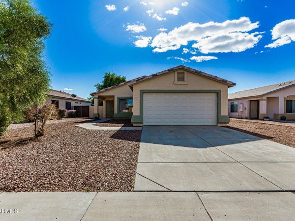 8757 W GRISWOLD Road, Peoria, AZ 85345