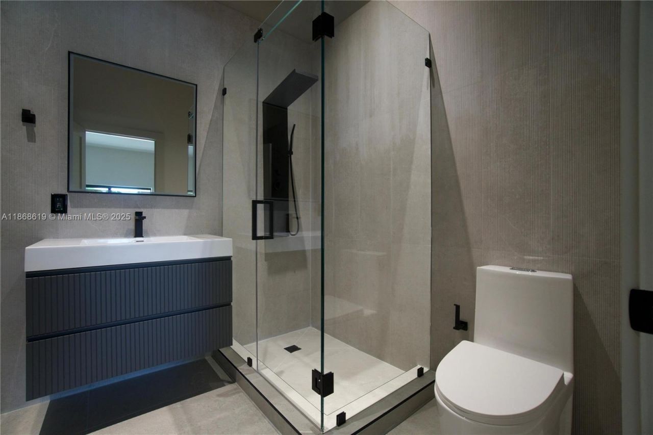 2155 SW 25th Ter, Miami, FL 33133 Photo