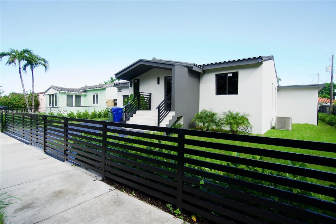 2155 SW 25th Ter, Miami, FL 33133 Photo