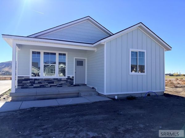 1073 Alpine Ave, CHUBBUCK, ID 83202