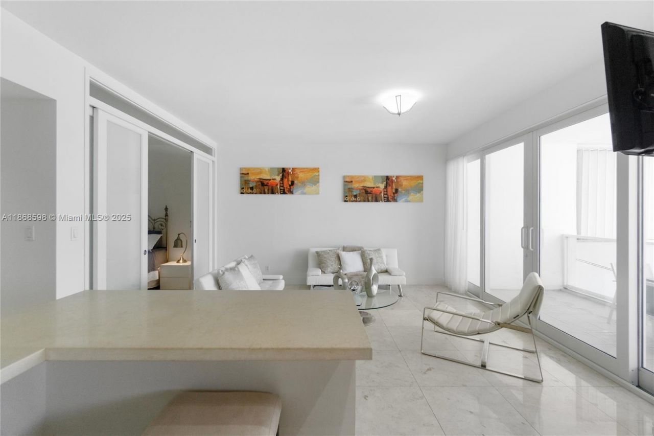 100 Lincoln Rd, Unit PH14, Miami Beach, FL 33139 Photo