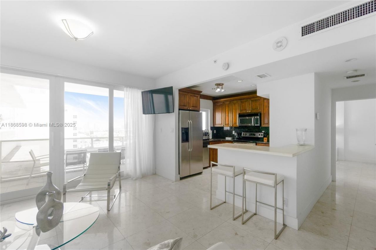 100 Lincoln Rd, Unit PH14, Miami Beach, FL 33139 Photo