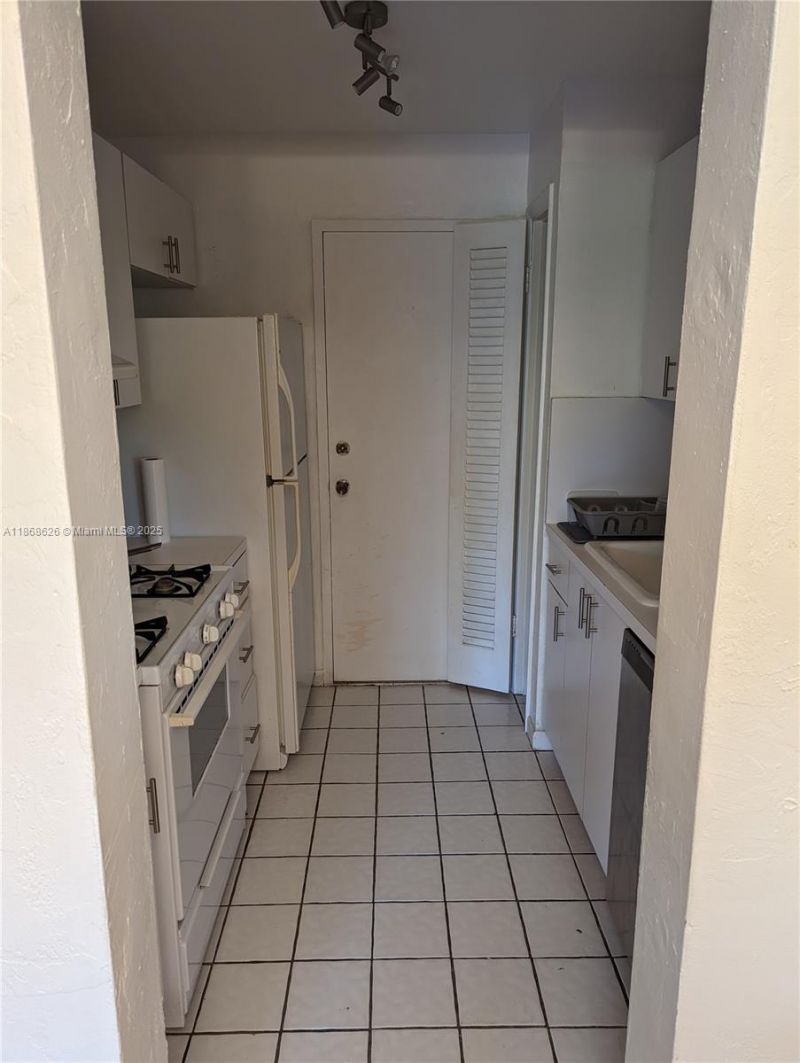 1205 Mariposa Ave, Unit 409, Coral Gables, FL 33146 Photo