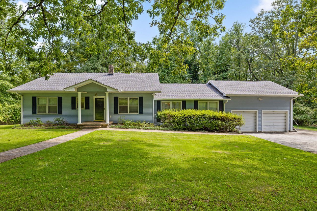 1702 James Boulevard, Signal Mountain, TN 37377 Main Photo