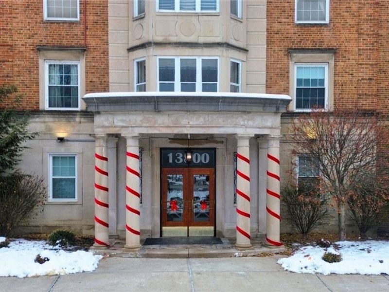 13800 Fairhill Road, Unit 207, Cleveland, OH 44120 Photo 1