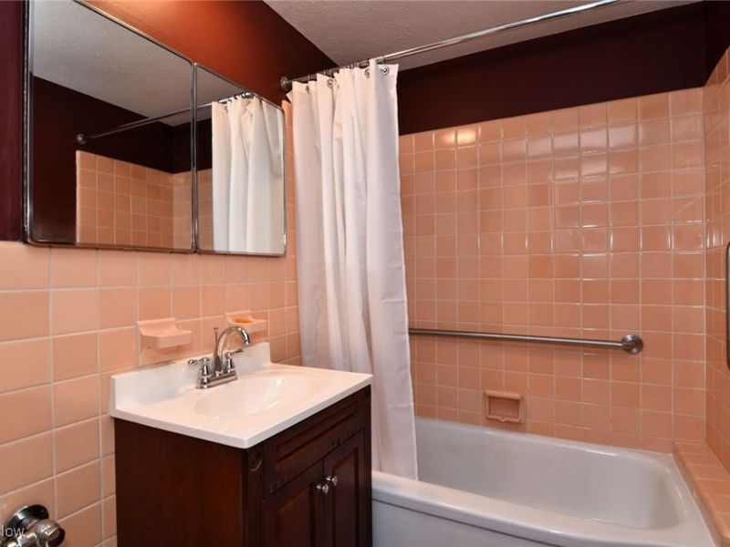 13800 Fairhill Road, Unit 207, Cleveland, OH 44120 Photo 25