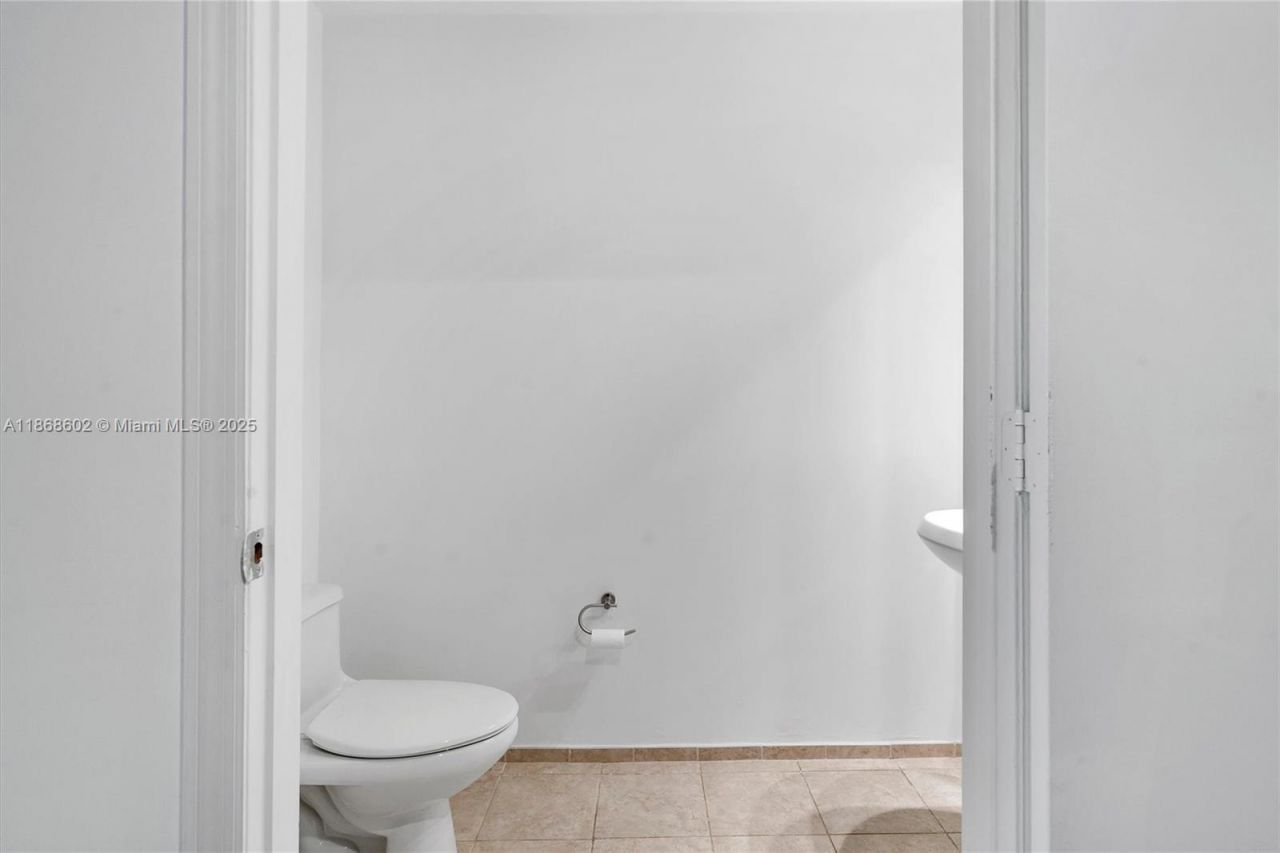 60 SW 13th St, Unit 2420, Miami, FL 33130 Photo