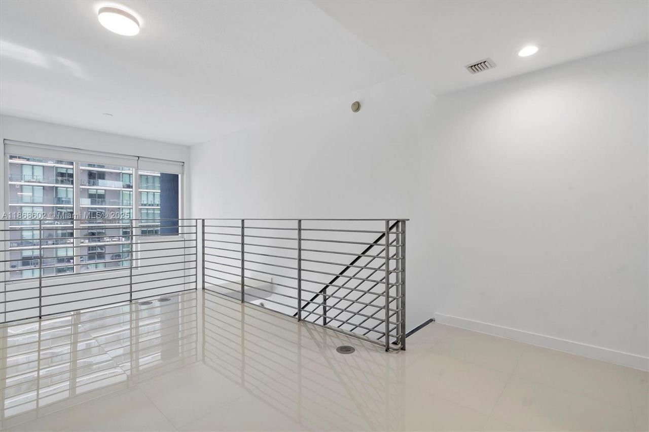 60 SW 13th St, Unit 2420, Miami, FL 33130 Photo