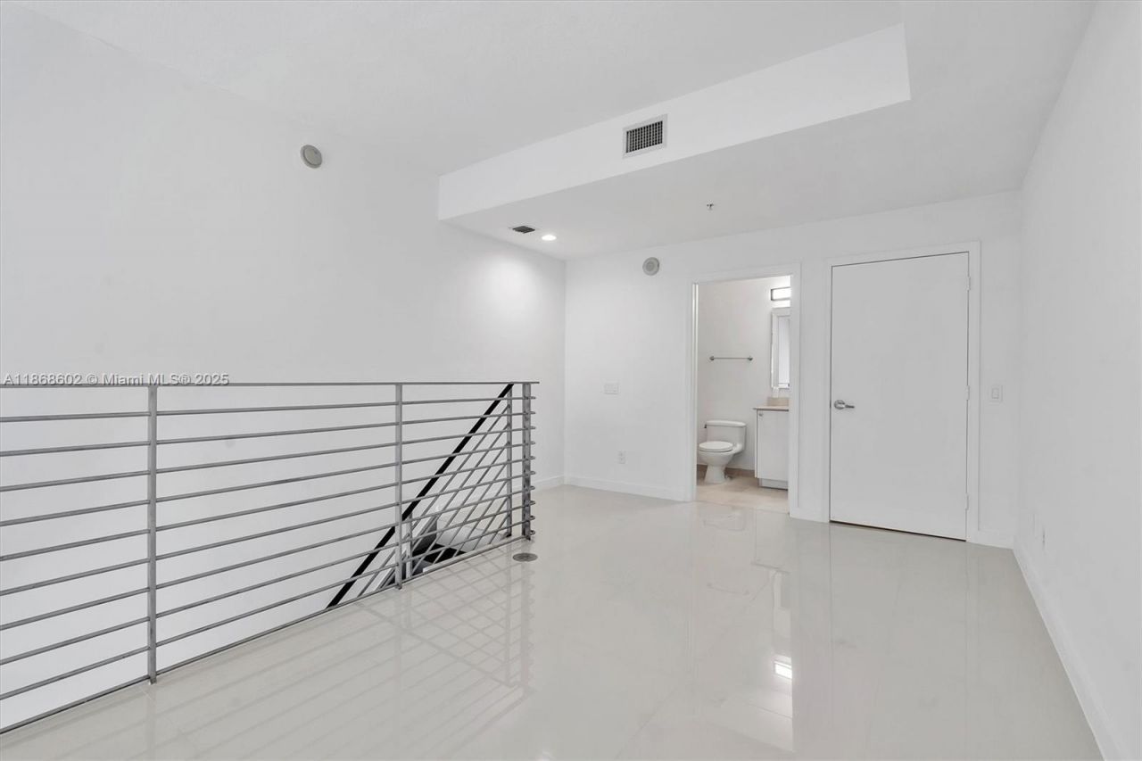 60 SW 13th St, Unit 2420, Miami, FL 33130 Photo