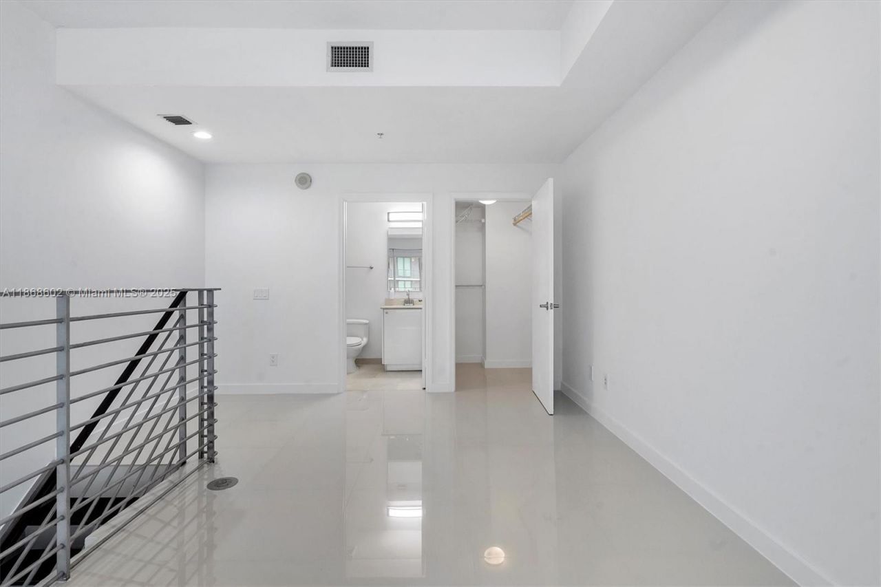 60 SW 13th St, Unit 2420, Miami, FL 33130 Photo