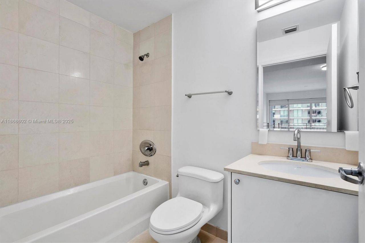 60 SW 13th St, Unit 2420, Miami, FL 33130 Photo