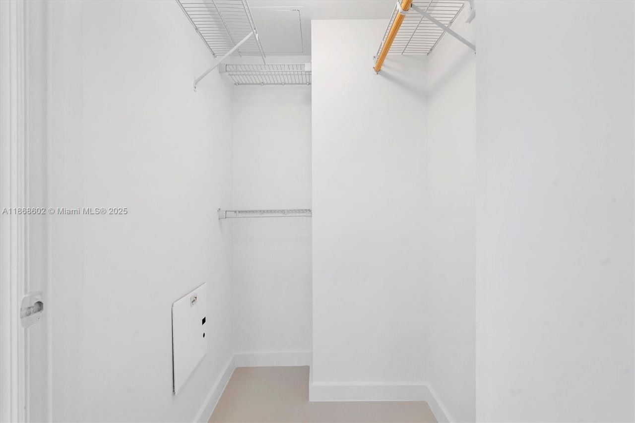 60 SW 13th St, Unit 2420, Miami, FL 33130 Photo