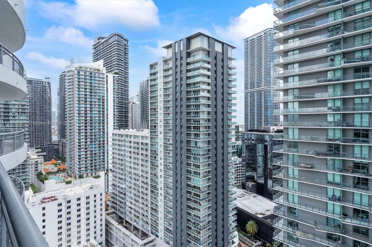 60 SW 13th St, Unit 2420, Miami, FL 33130 Photo