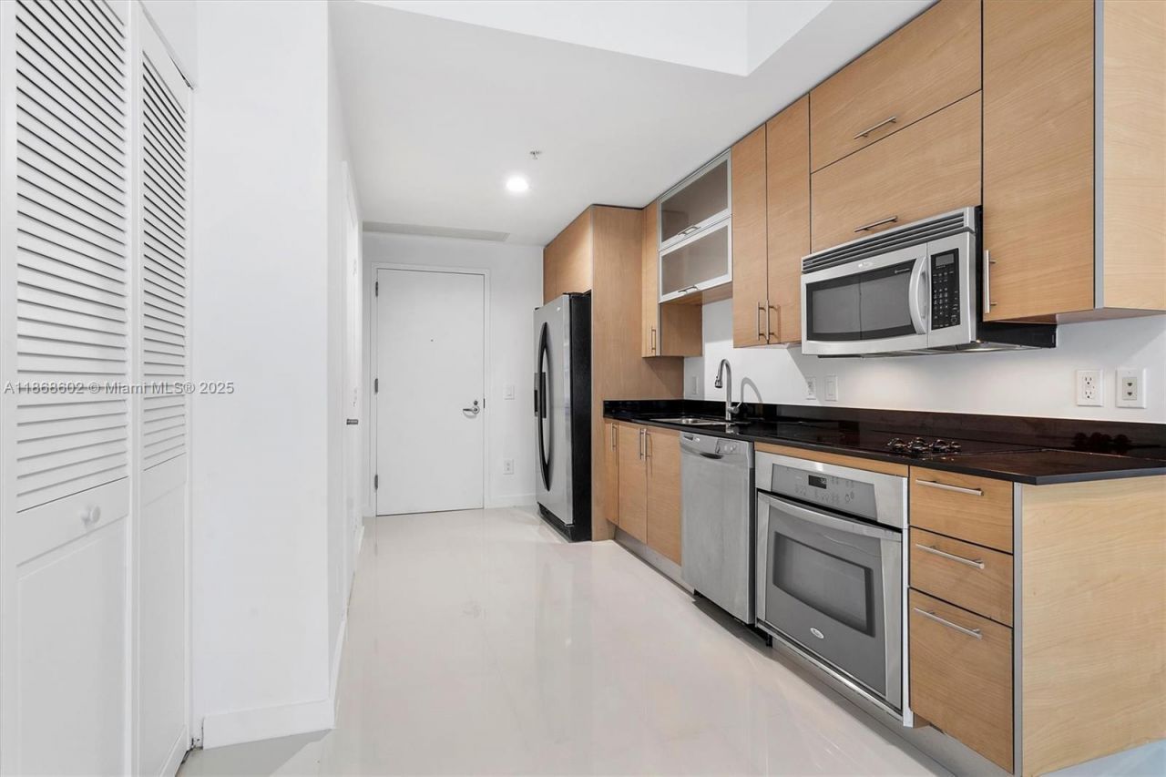 60 SW 13th St, Unit 2420, Miami, FL 33130 Photo