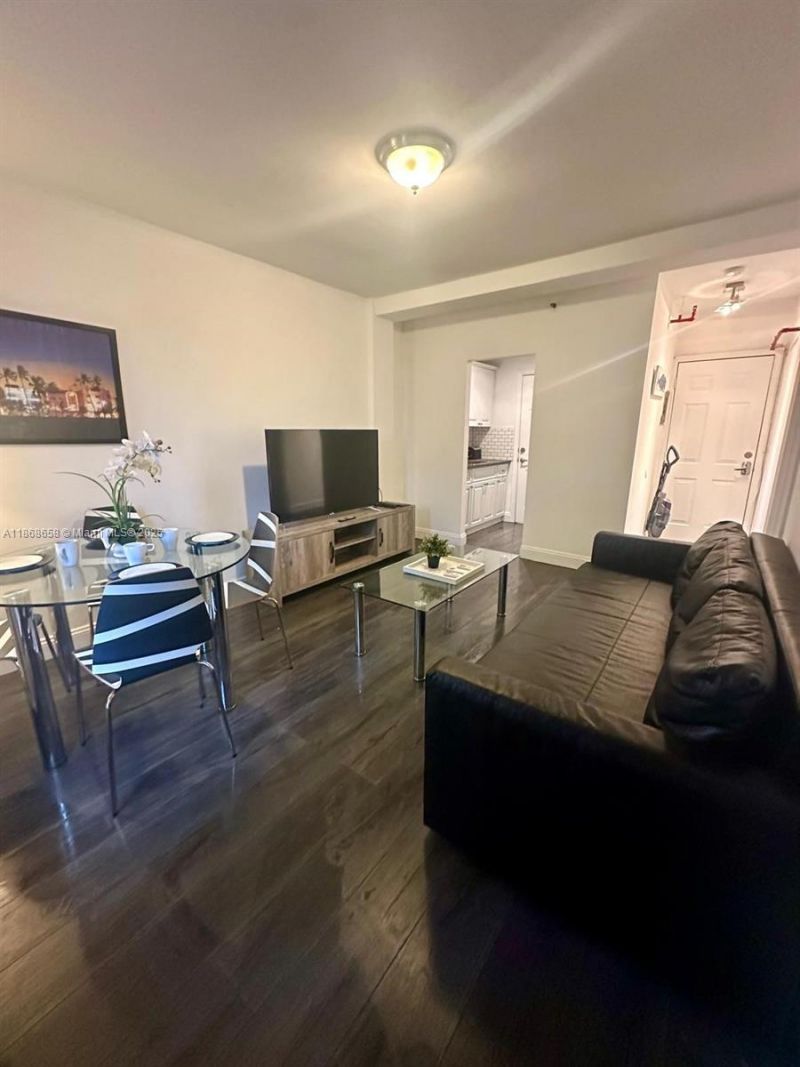 3030 Collins Ave, Unit 4F, Miami Beach, FL 33140 Photo