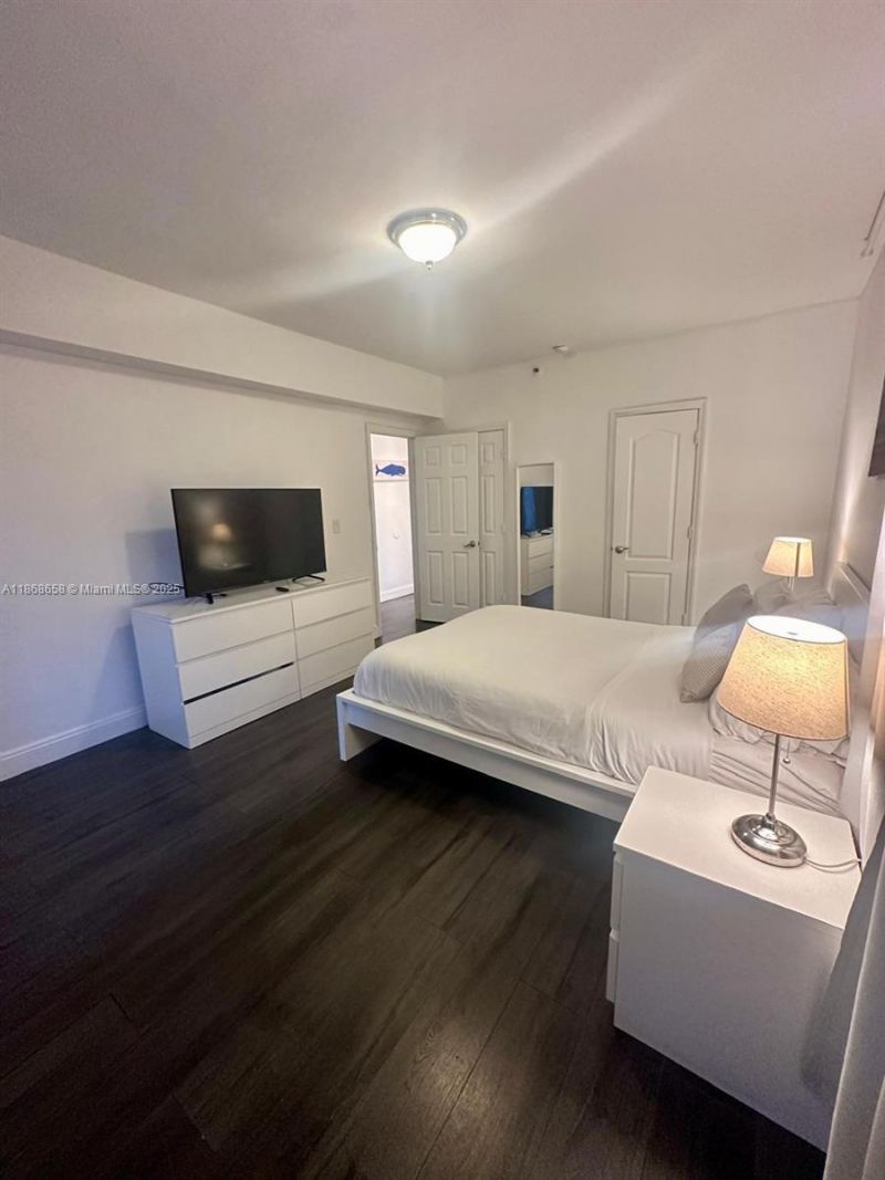 3030 Collins Ave, Unit 4F, Miami Beach, FL 33140 Photo