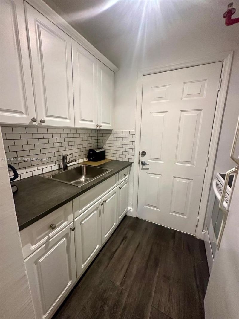 3030 Collins Ave, Unit 4F, Miami Beach, FL 33140 Photo