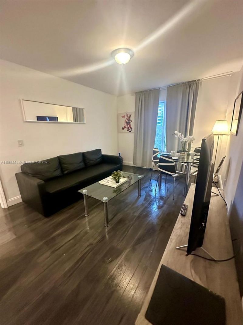 3030 Collins Ave, Unit 4F, Miami Beach, FL 33140 Photo