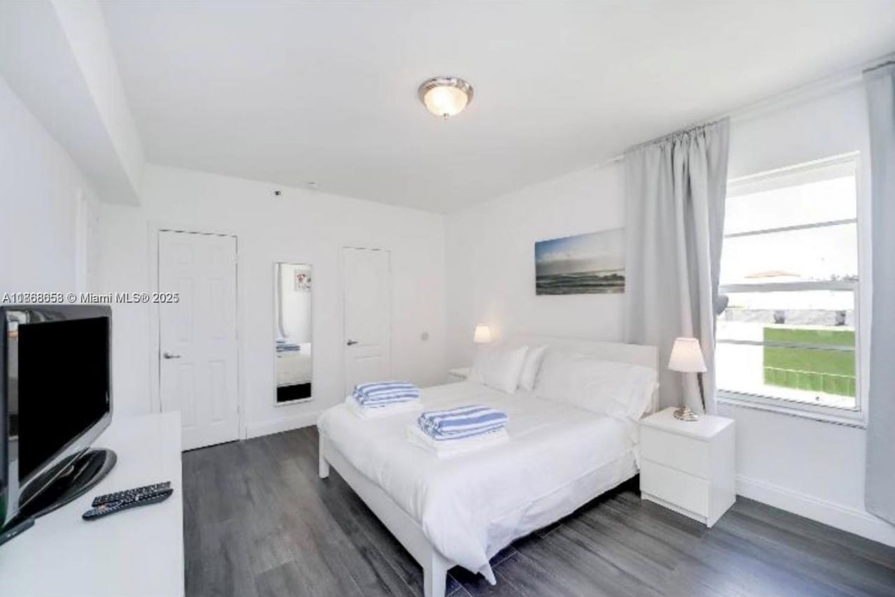 3030 Collins Ave, Unit 4F, Miami Beach, FL 33140 Photo