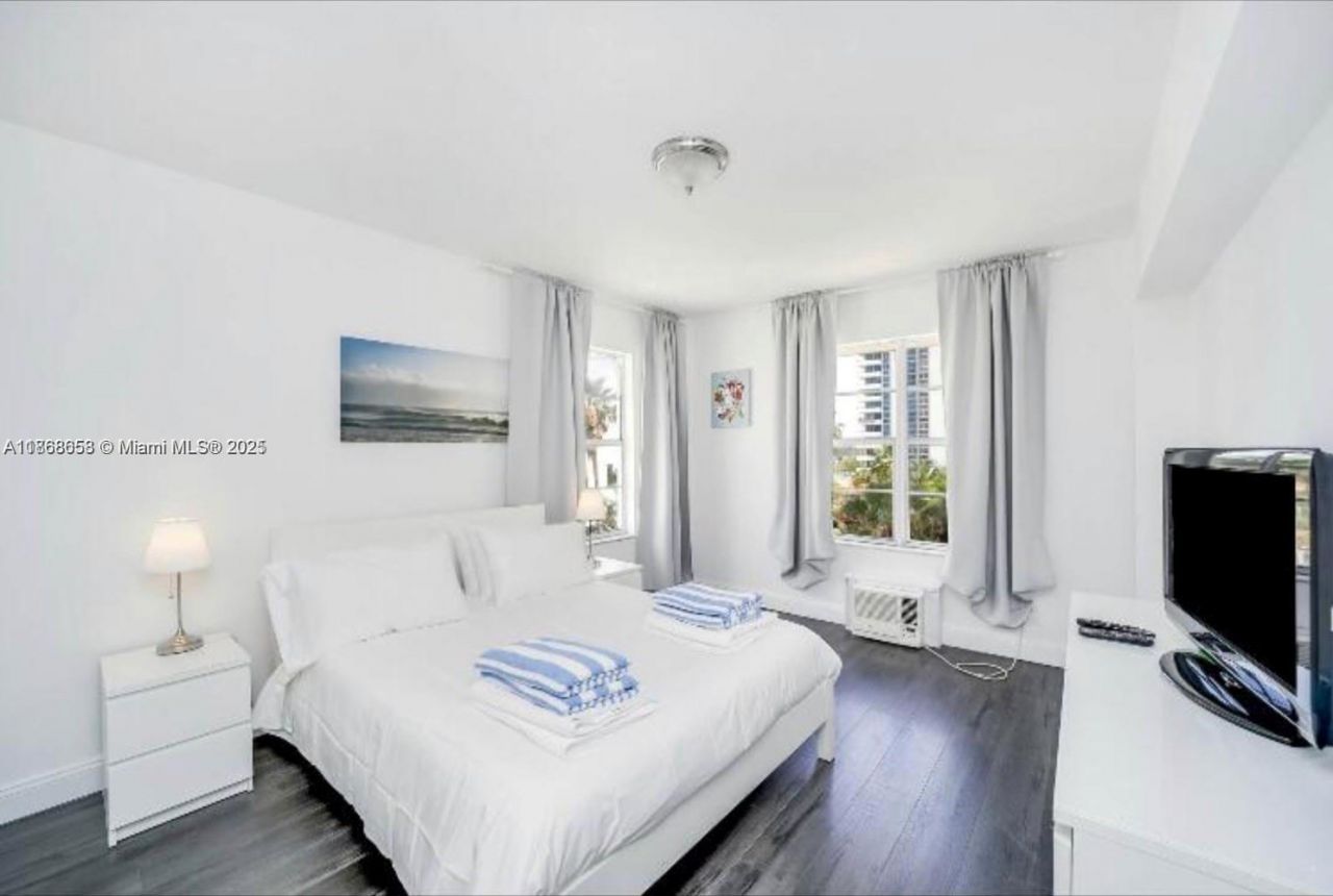 3030 Collins Ave, Unit 4F, Miami Beach, FL 33140 Photo
