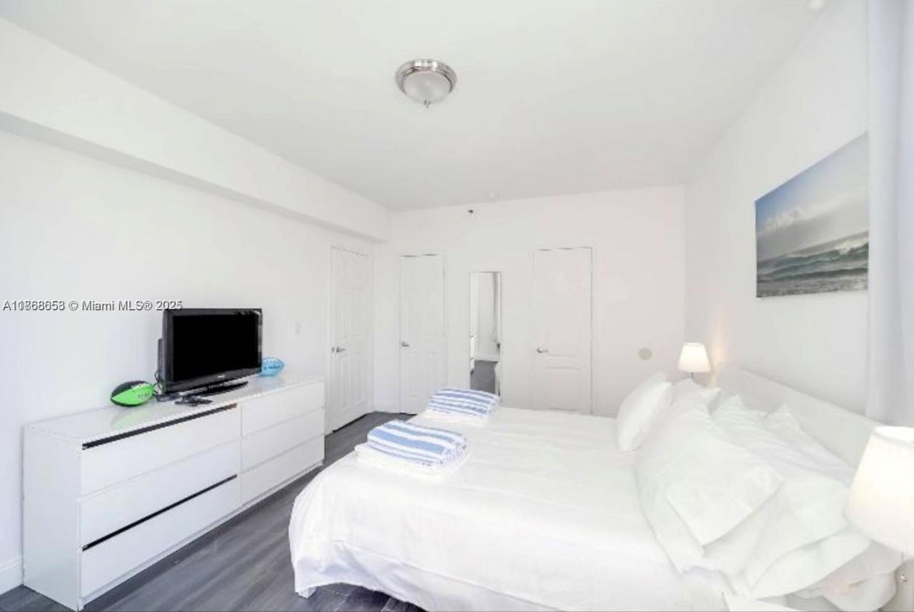 3030 Collins Ave, Unit 4F, Miami Beach, FL 33140 Photo