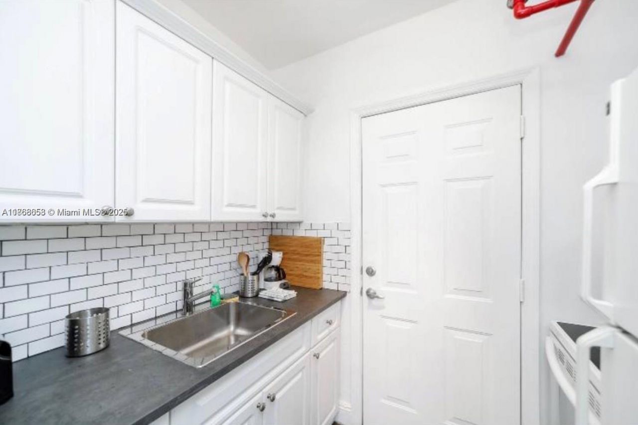 3030 Collins Ave, Unit 4F, Miami Beach, FL 33140 Photo