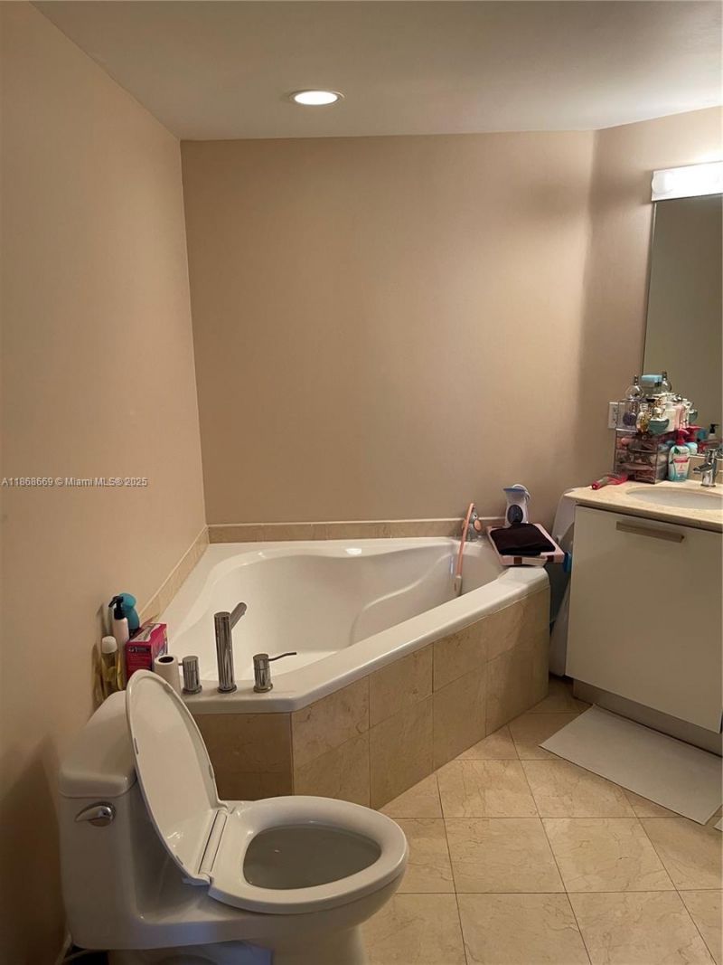 3000 NE 188th St, Unit 706, Aventura, FL 33180 Photo