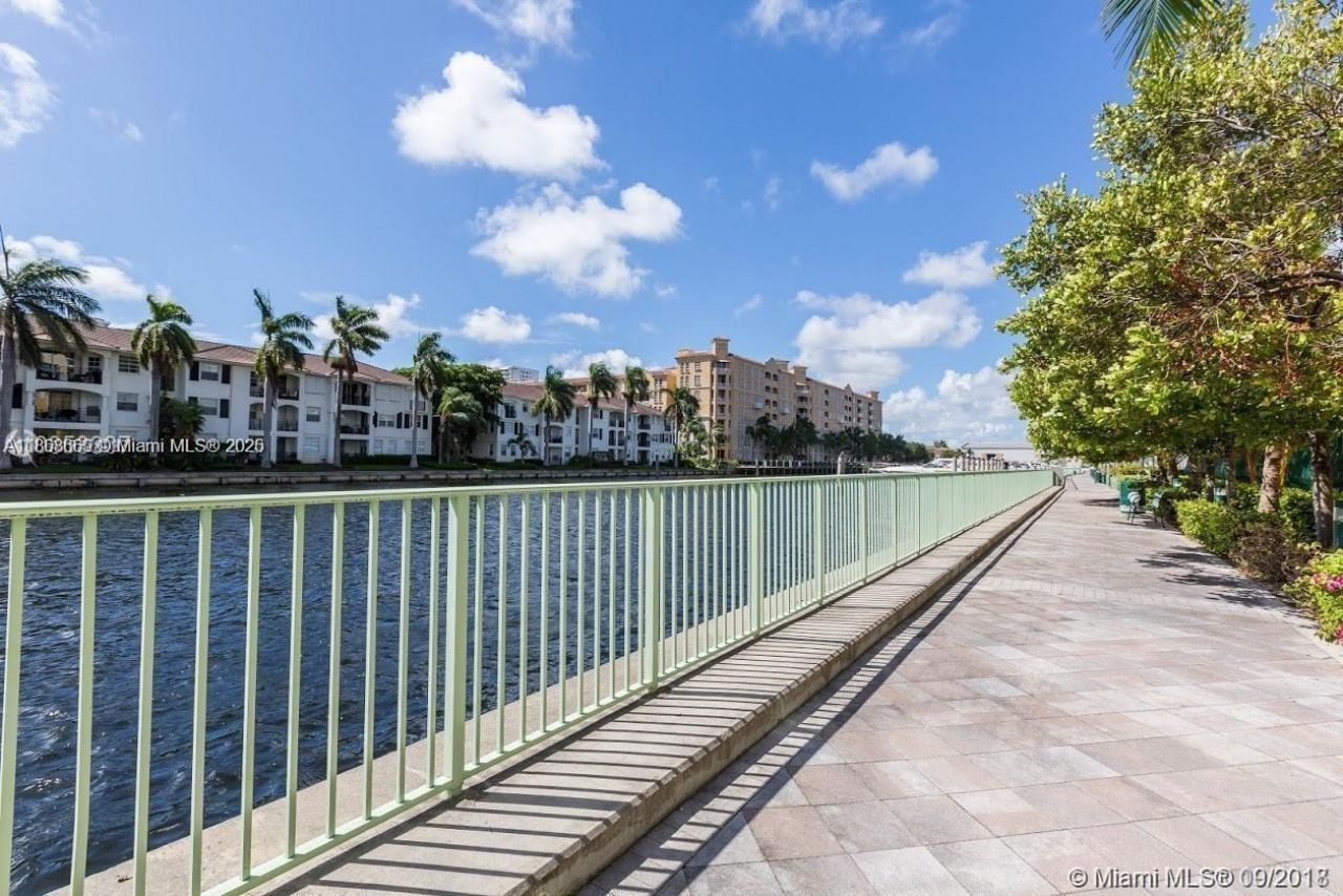 3000 NE 188th St, Unit 706, Aventura, FL 33180 Photo