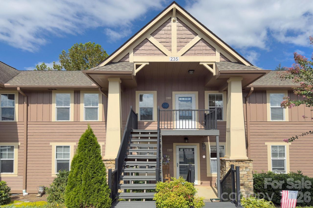 1104 Deermouse Way, Hendersonville, NC 28792 Main Photo