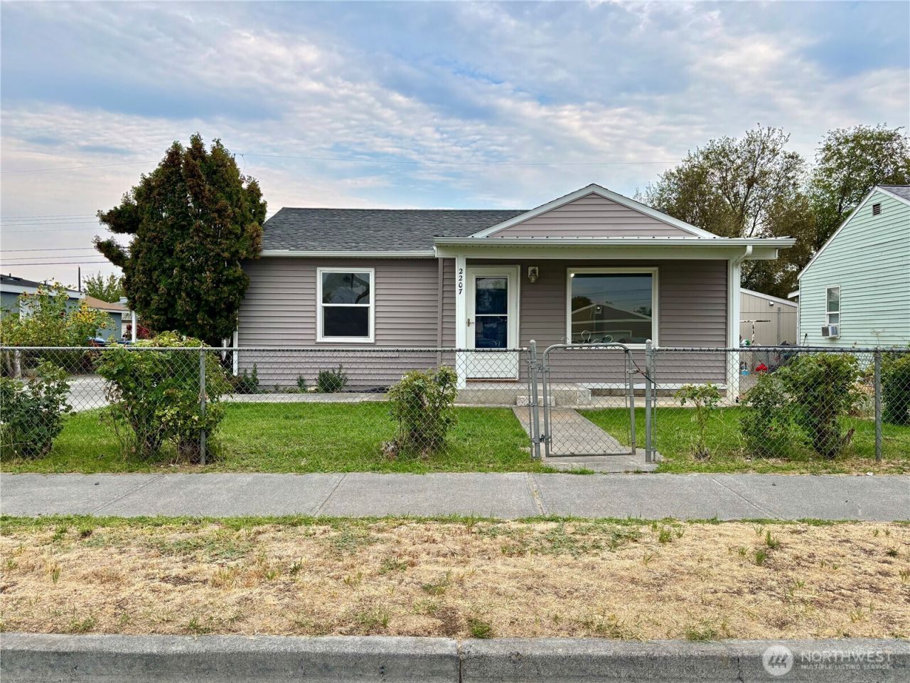 2207 W Spruce Street Moses Lake, WA 98837