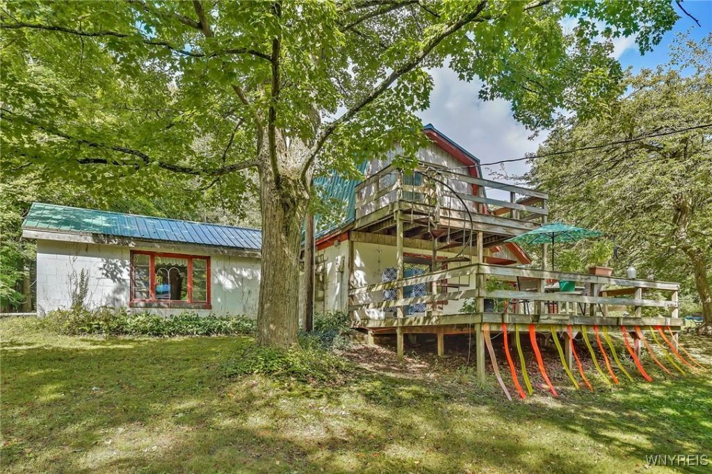 9425 Peck Hill Road, Gowanda, NY 14070 Main Photo