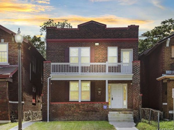 4112 W Belle Place, St Louis, MO 63108