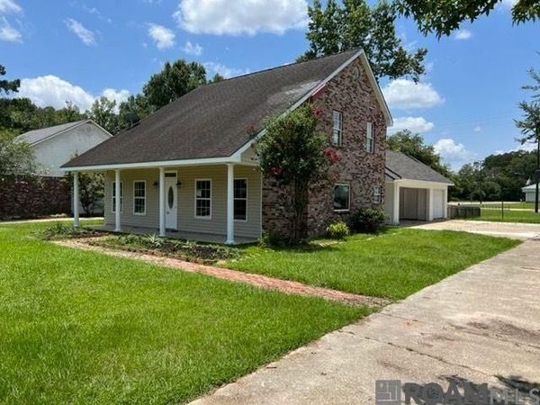 27499 Tall Oaks Dr, Walker, LA 70785