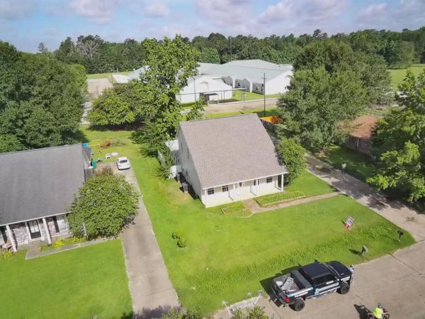 27499 Tall Oaks Dr, Walker, LA 70785