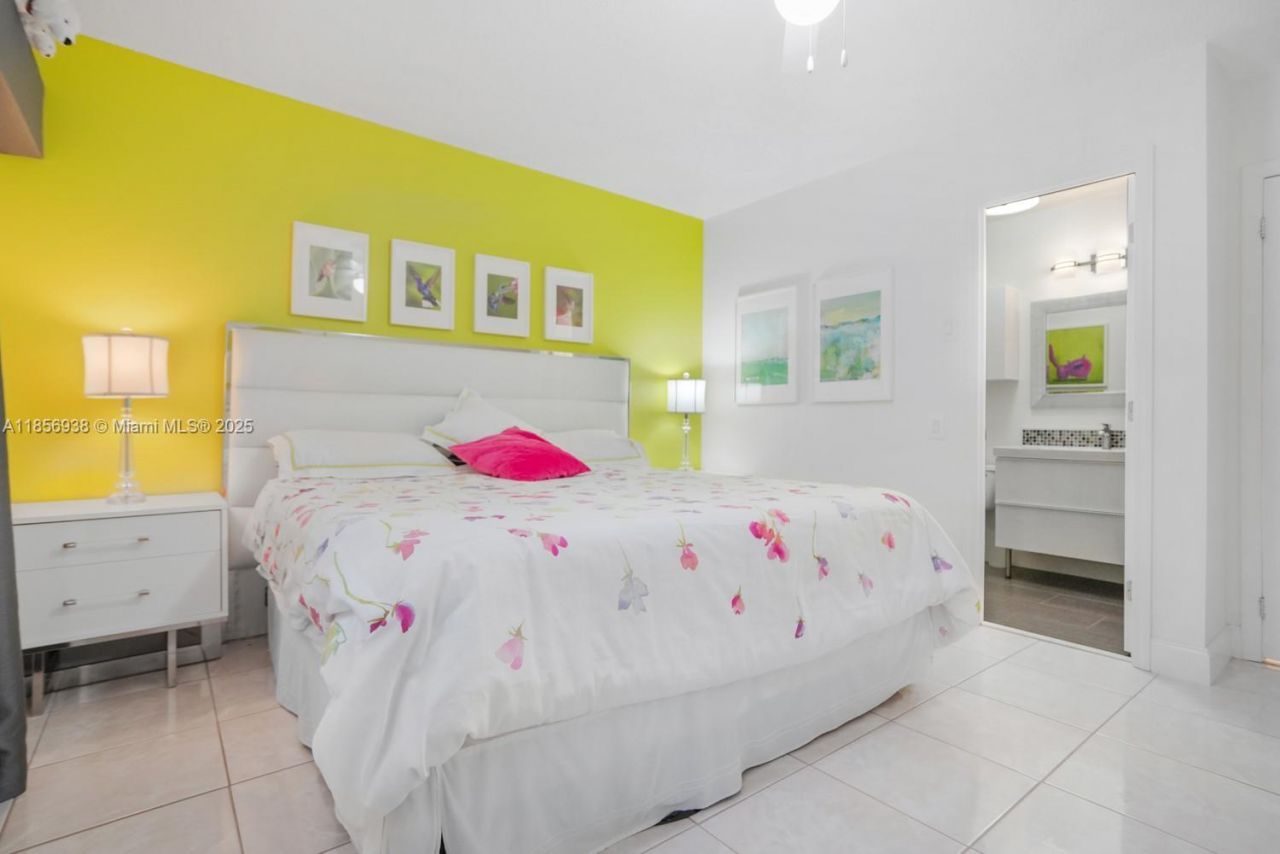 5102 NW 36th St, Unit 511, Lauderdale Lakes, FL 33319 Photo