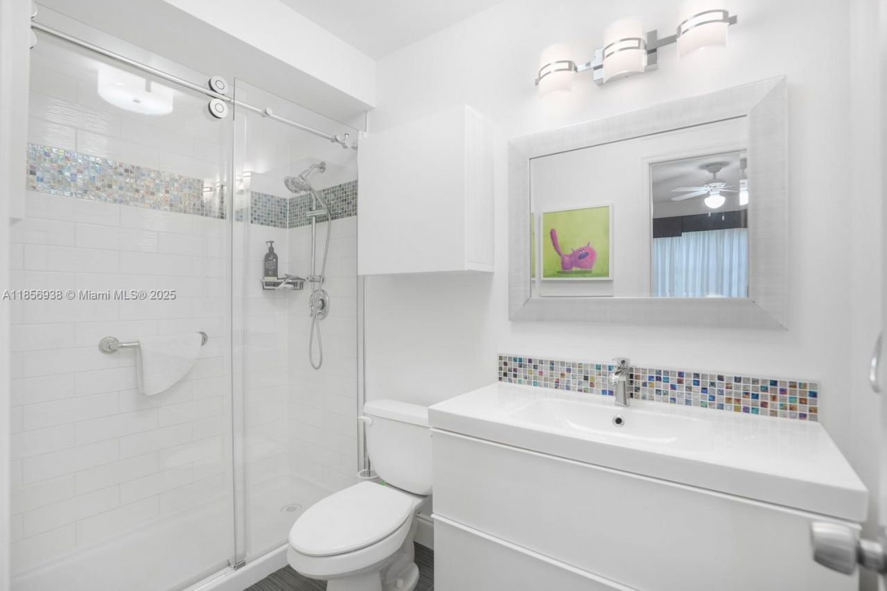 5102 NW 36th St, Unit 511, Lauderdale Lakes, FL 33319 Photo