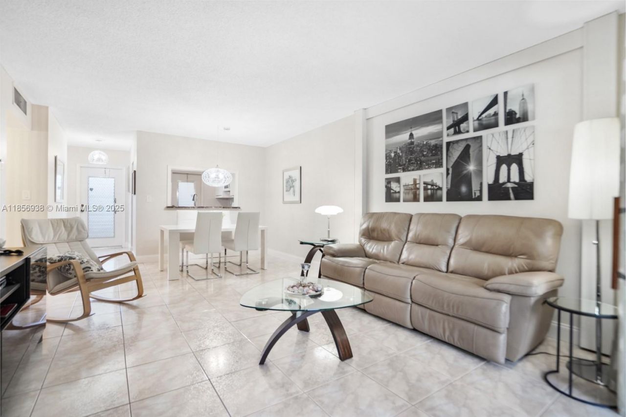 5102 NW 36th St, Unit 511, Lauderdale Lakes, FL 33319 Photo