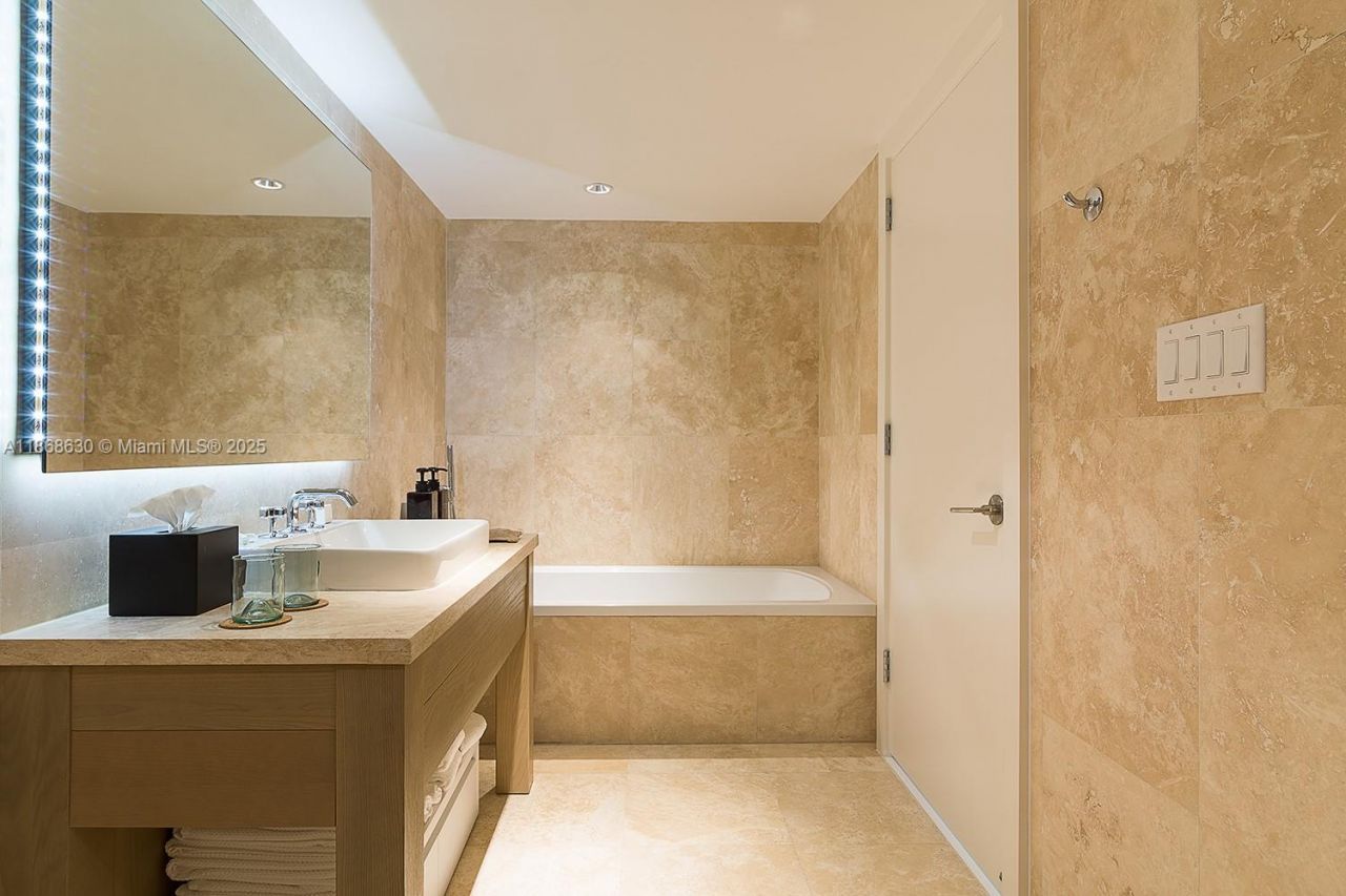 102 24th St, Unit 1016, Miami Beach, FL 33139 Photo