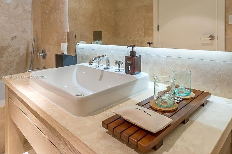 102 24th St, Unit 1016, Miami Beach, FL 33139 Photo