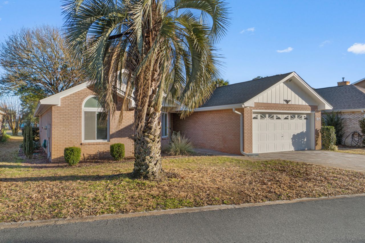 915 Shalimar Point Drive, Shalimar, FL 32579 Main Photo