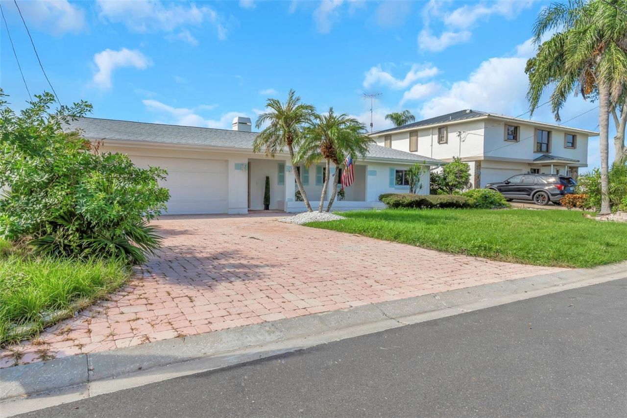 220 Driftwood Drive S, Palm Harbor, FL 34683 Photo