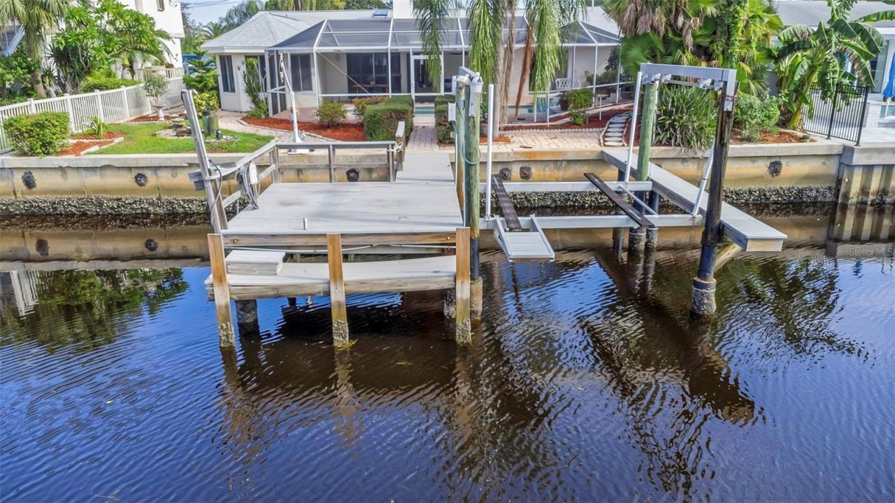 220 Driftwood Drive S, Palm Harbor, FL 34683 Photo